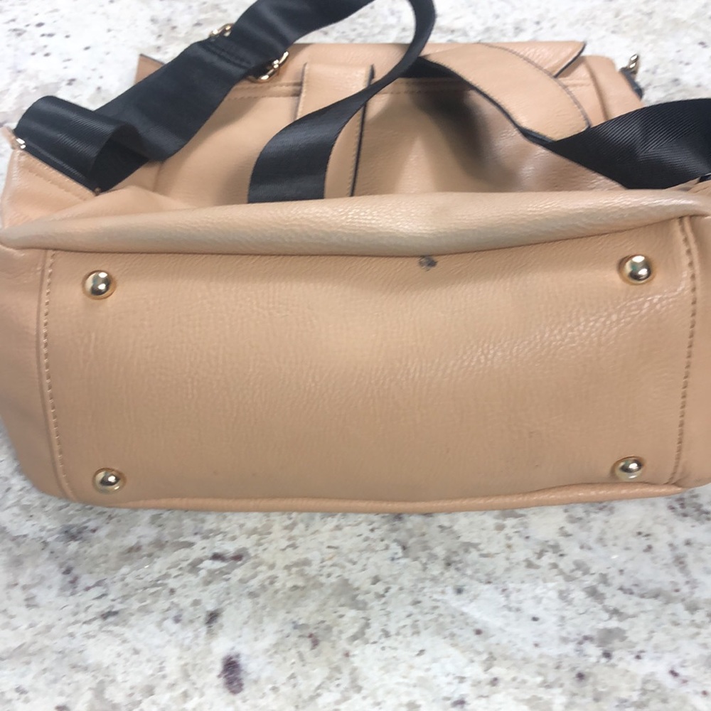 Backpack - Picture 3 of 8